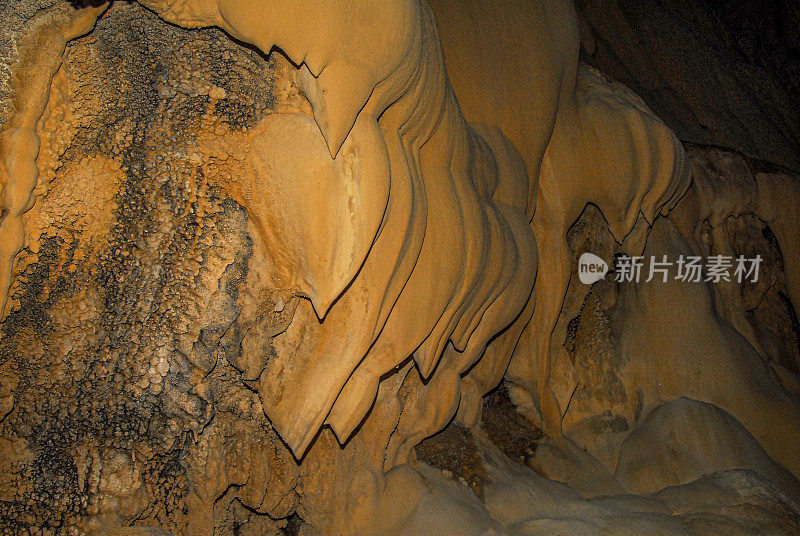 Curtain formation in Altınbeşik Cave